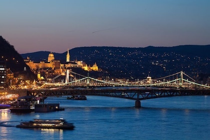 Budapest Essential Walking Tour&Traditional Hungarian Dessert