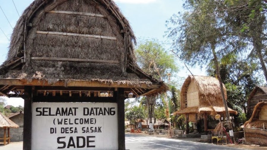 Sasak Village Tour: Private Lombok Tour and Beach Discovery