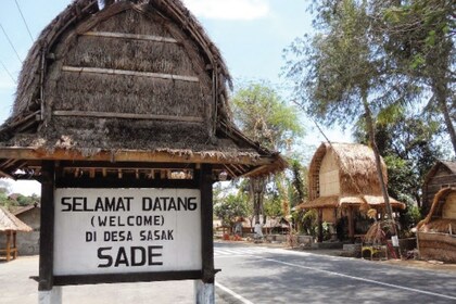 Sasak Village Tour: Private Lombok Tour and Beach Discovery
