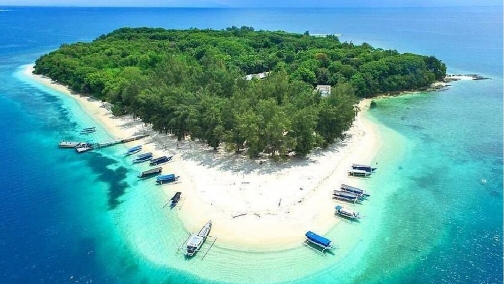 (Private Boat & Lunch) Gili Nanggu Snorkeling Tour