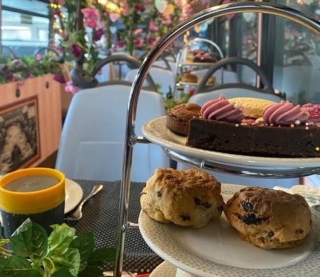 London Afternoon Tea and Panoramic Tour by Double Decker Bus