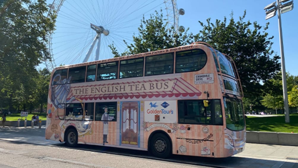 London Afternoon Tea and Panoramic Tour by Double Decker Bus