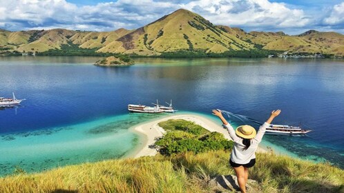 3 Day Komodo Sail on Board with Phinisi Boat – Join Trip