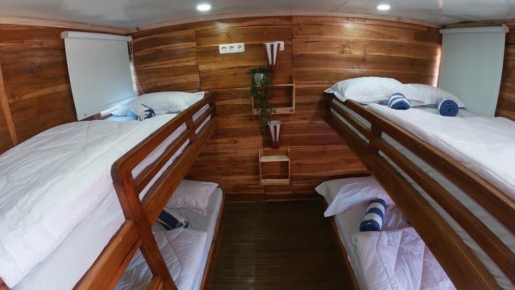 3 Day Komodo Sail on Board with Phinisi Boat – Join Trip