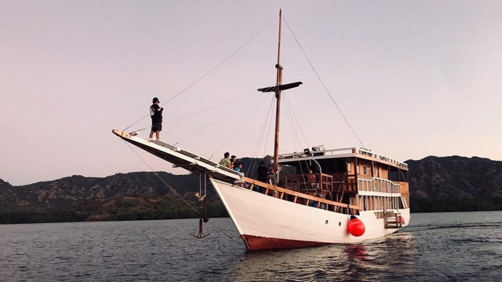 3 Day Komodo Sail on Board with Phinisi Boat – Join Trip