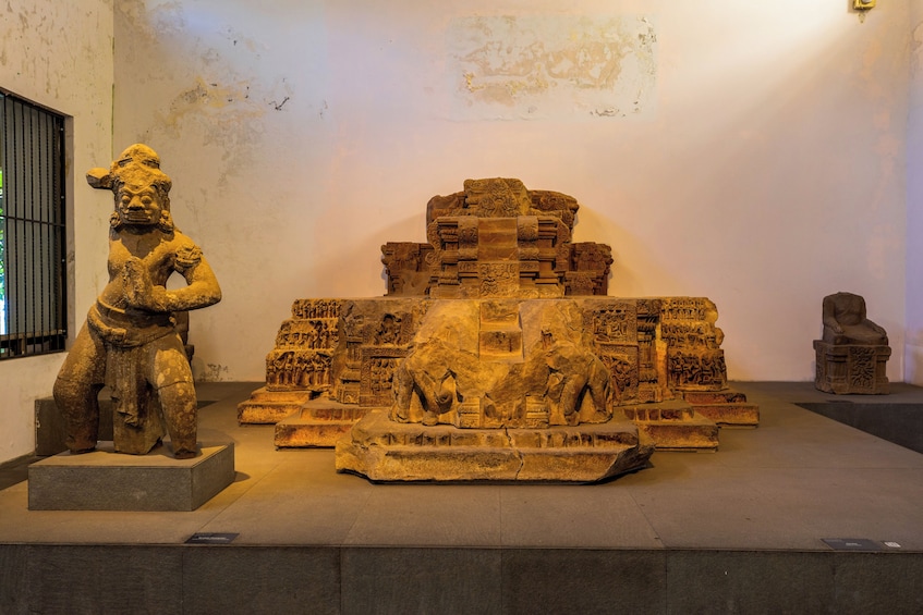 Small group: Half-day Da Nang Museums & Bridges