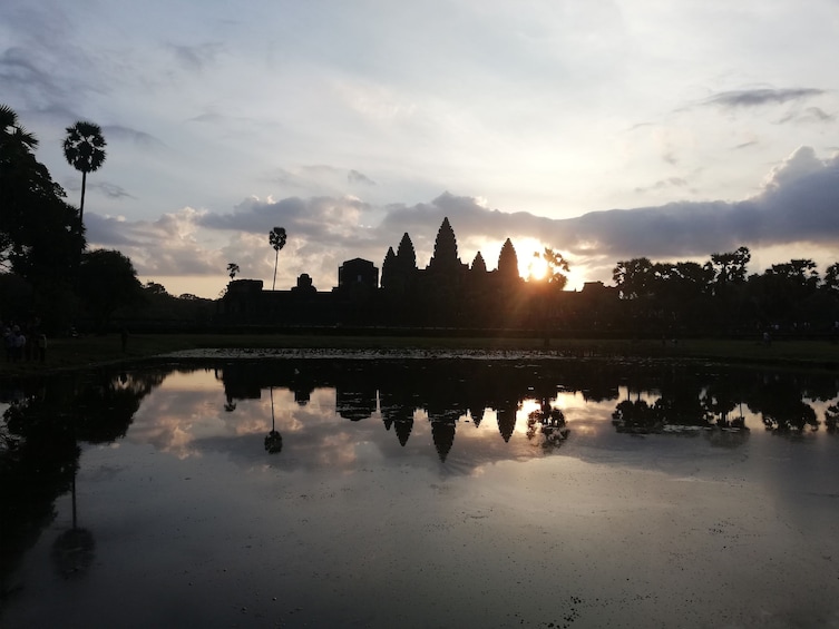 Sunrise at Angkor Wat, Bayon and Ta Prohm Temple Share Tour