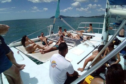 Tamarindo: Navegación al atardecer en el catamarán Blue Dolphin