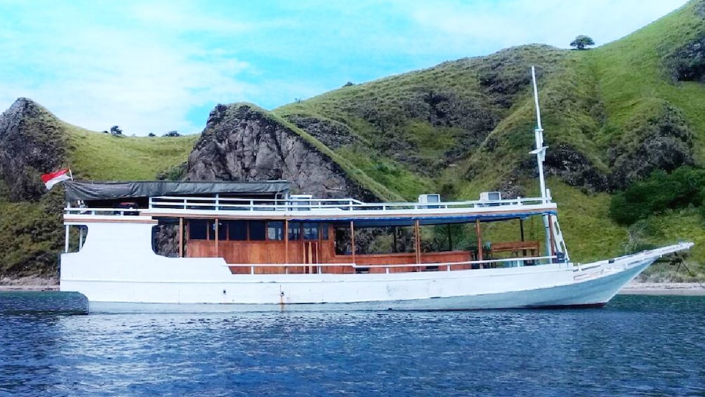 Private 3 Day Komodo Sail on Board: Snorkeling & Island Tour