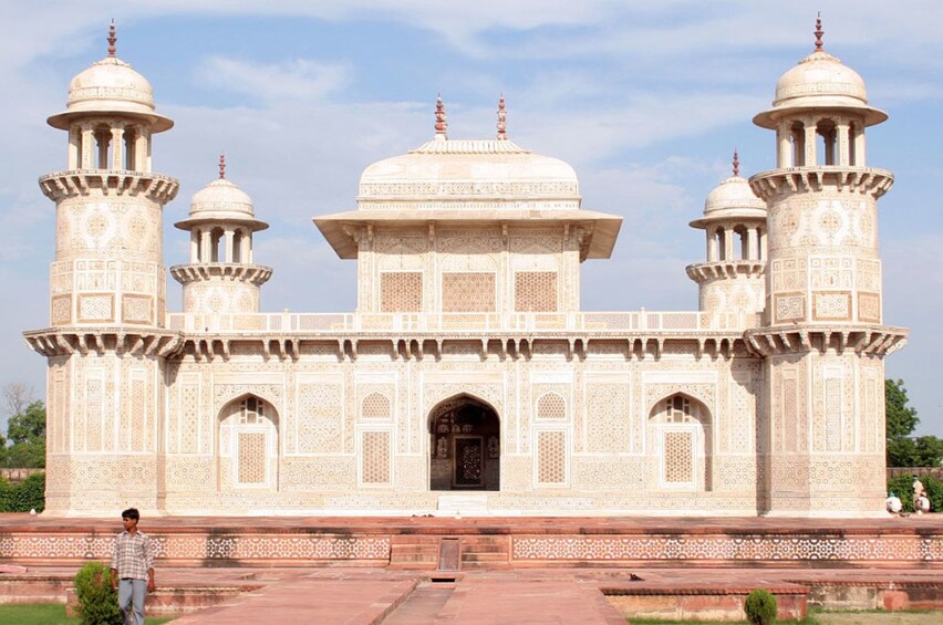 Same Day Taj Mahal Tour by Gatimaan Express Train