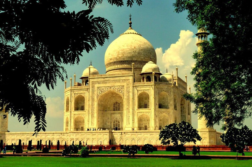Same Day Taj Mahal Tour by Gatimaan Express Train