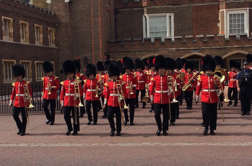 Visit Kensington Palace & Top 30 Sights Walking Tour