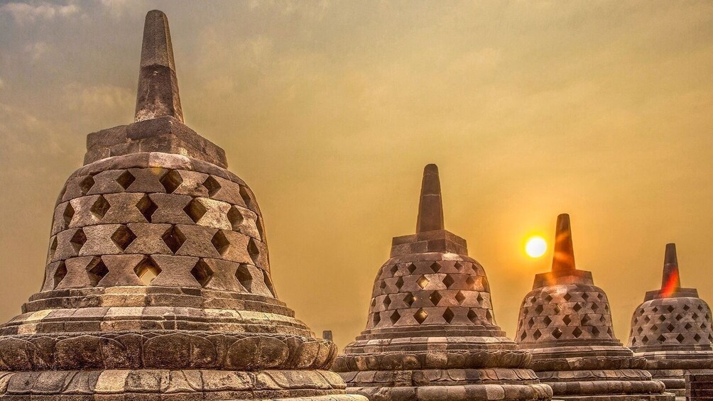 Yogyakarta Borobudur Sunrise Join Tour with Breakfast