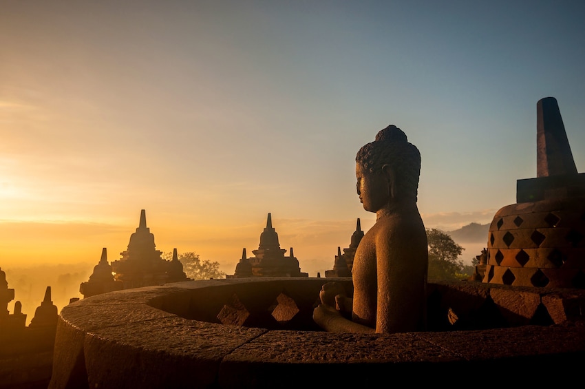 Yogyakarta Borobudur Sunrise Join Tour with Breakfast