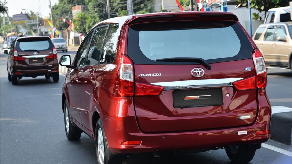 Yogyakarta Car Rental with English Speaking Driver