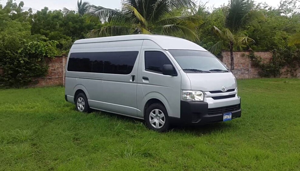 mini-bus-rental-yogyakarta-with-english-speaking