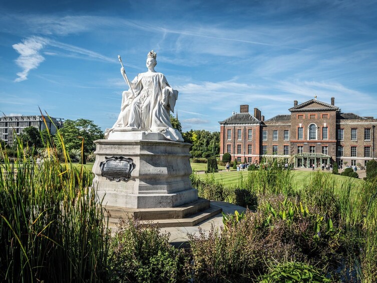 Visit Kensington Palace & 3 Hour Westminster Walking Tour