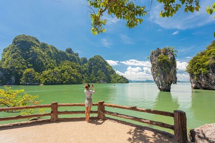 Tur Pulau James Bond dengan Perahu Longtail dari Phuket