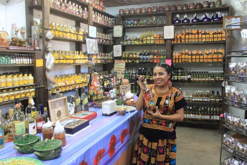 Private City Sightseeing & Shopping Tour with Mezcal Tasting