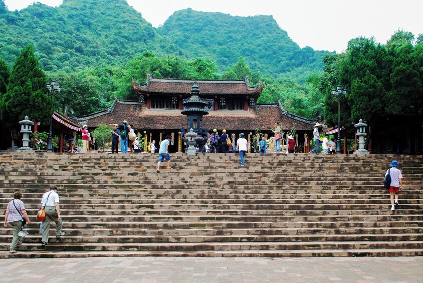 Full-day Pilgrimage Perfume Pagoda from Ha Noi