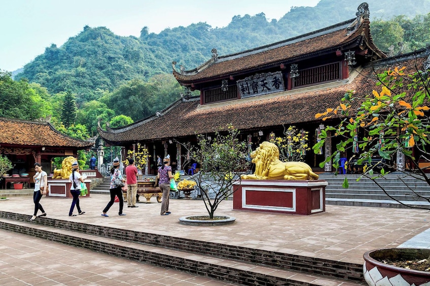 Full-day Pilgrimage Perfume Pagoda from Ha Noi