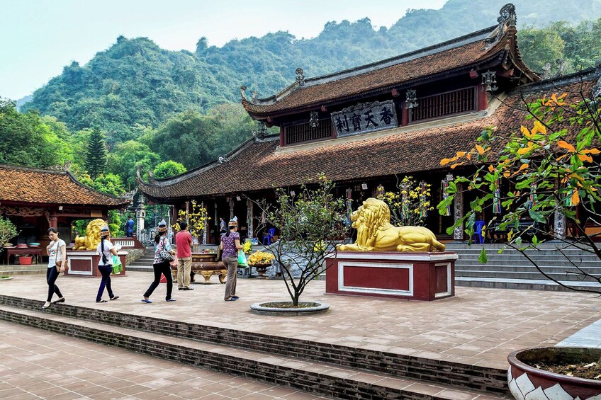 Full-day Pilgrimage Perfume Pagoda from Ha Noi
