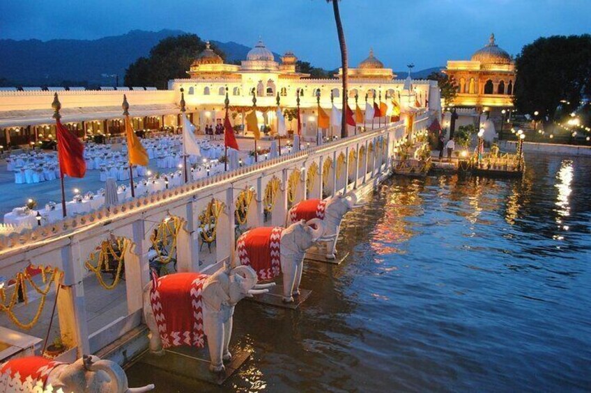 Private Udaipur sightseeing Tour by Car - All Inclusive