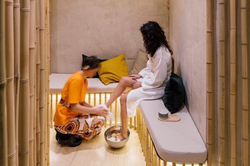 To sweat Madrid toxins in Hammam and enjoy the best couple massage downtown