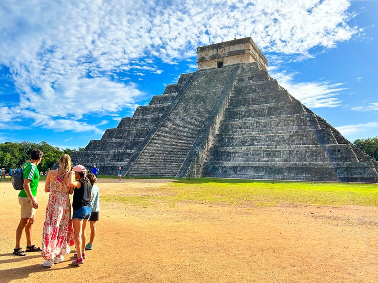 Private Tour Early Access to Chichen Itza with Lunch Buffet