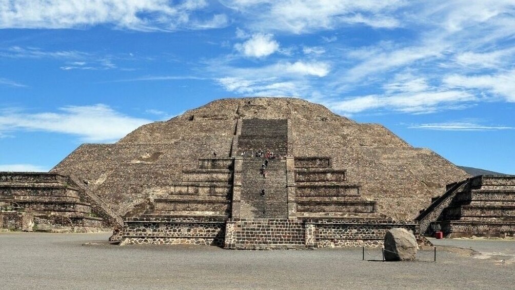 Teotihuacan, Shrine of Guadalupe & Tlatelolco Tour 