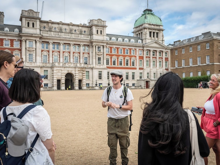 British Royalty : Watch The Changing Of The Guard
