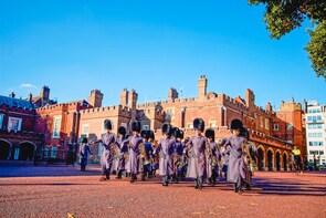 British Royalty : Watch The Changing Of The Guard