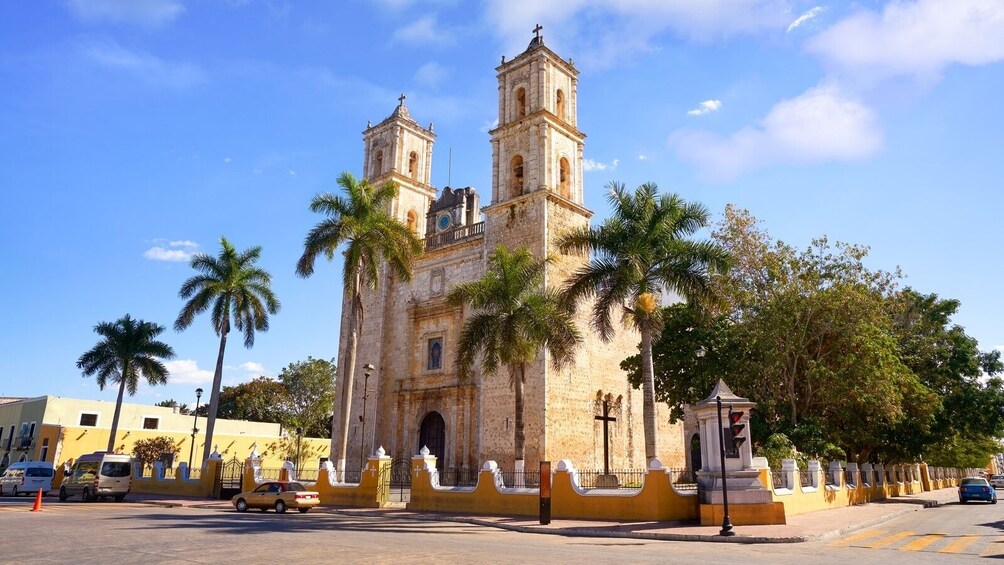Chichen Itza, Cenote & Valladolid All Inclusive Tour