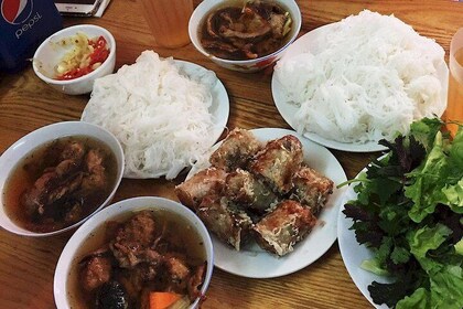 HANOI INCREDIBLE STREET FOODIE TOUR (Enjoy traditional Cuisine as the local...