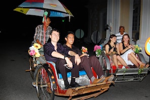Penang Night Tour with Trishaw Ride & Dinner