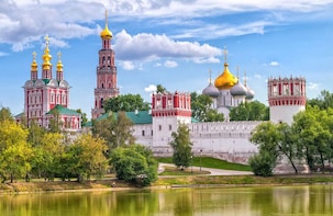 Novodevichy Convent and Cemetery tour (with metro ride)