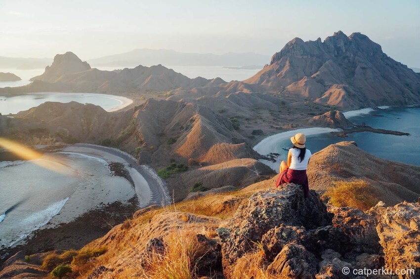Capture Your Vacation in Komodo Labuan Bajo with Jeomotret