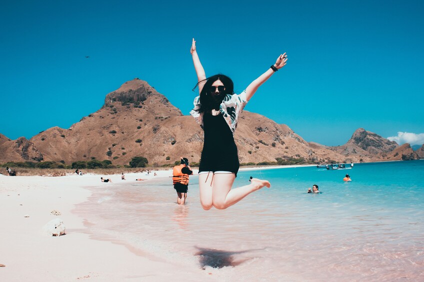 Capture Your Vacation in Komodo Labuan Bajo with Jeomotret