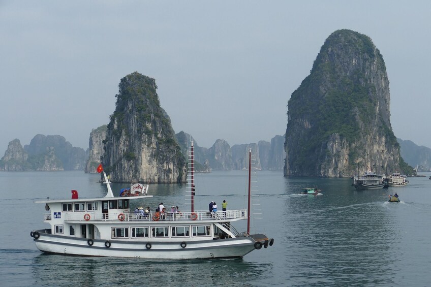 Half-day Glamours of Ha Long Bay from Ha Long