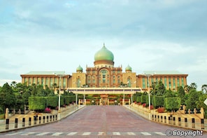 Putrajaya City & Bridges Tour from Kuala Lumpur with Lunch