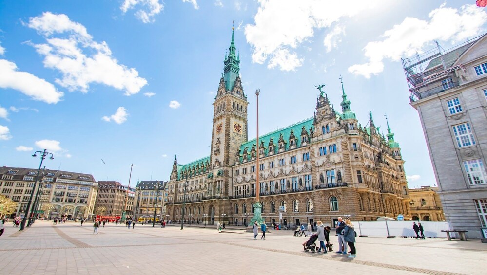 Dive into Hamburg’s History of World War II with a Local