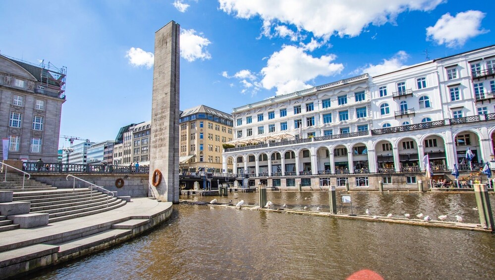 Dive into Hamburg’s History of World War II with a Local