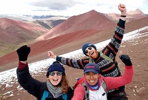 Seven Color Mountain Hiking Tour with the Red Valley