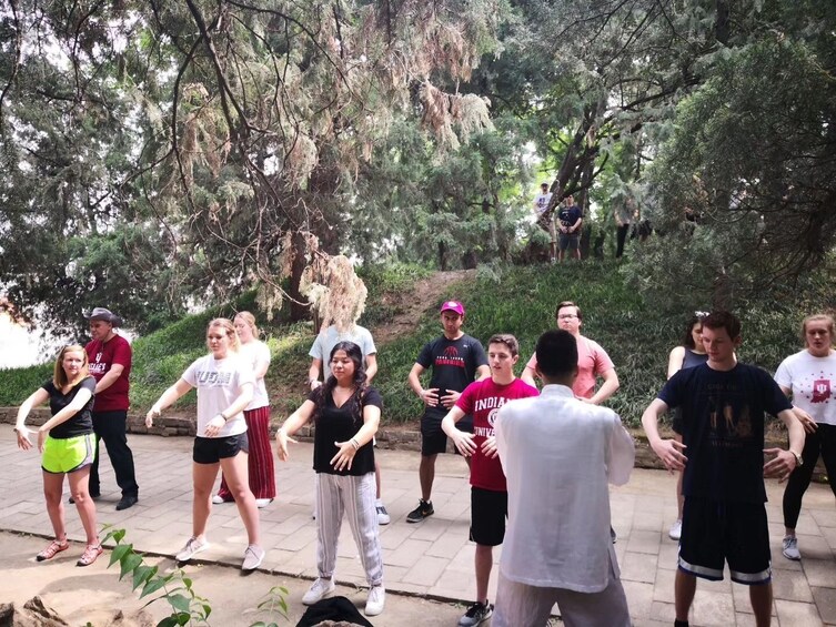 Tai Chi Class and Temple of Heaven Private Tour 