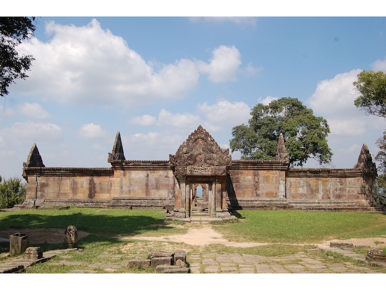 Koh ker and Preah Vihear Temple Tour from Siem Reap Town