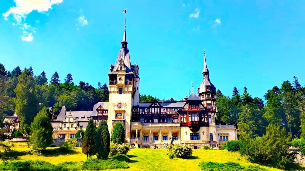 Full Day Tour In Transylvania: Brasov City, Dracula And Peles Castle