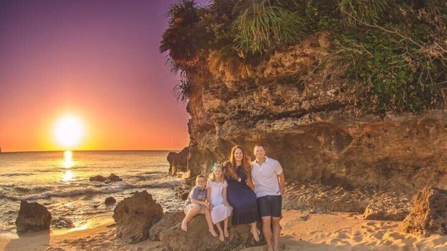 Private Photo Session with a Local Photographer in Okinawa