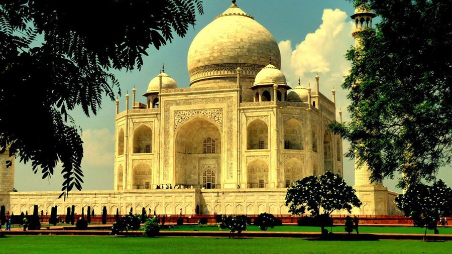 Agra Tour With Taj Mahal and Agra Fort From Delhi