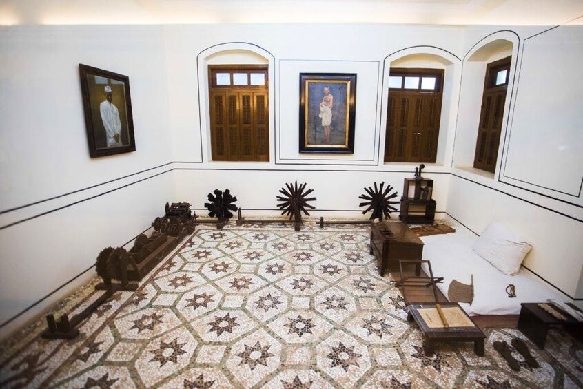Day Tour of Mani Bhawan And CSMVS
