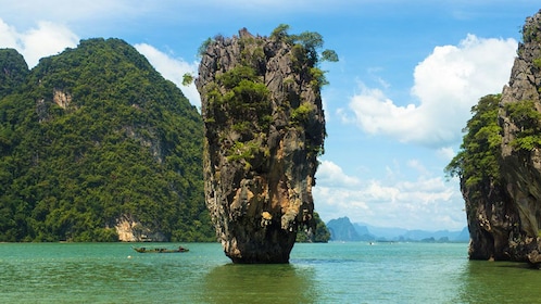 La bahía de Phang Nga y la isla James Bond en un gran barco desde Phuket